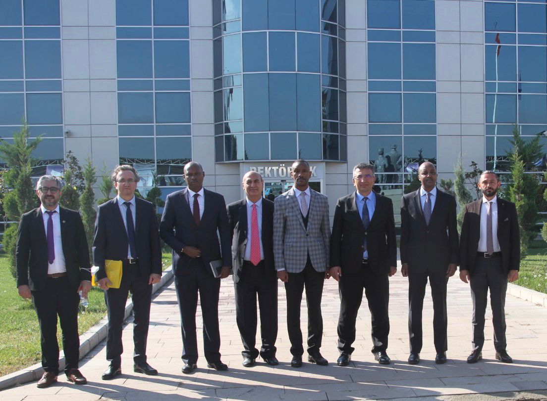 Ruanda Büyükelçiliği’nden Büyükelçi Fidelis Mironko, Üniversitemiz Rektörü Sayın Prof. Dr. Hasan ERBAY’ı makamında ziyaret etmiştir.
